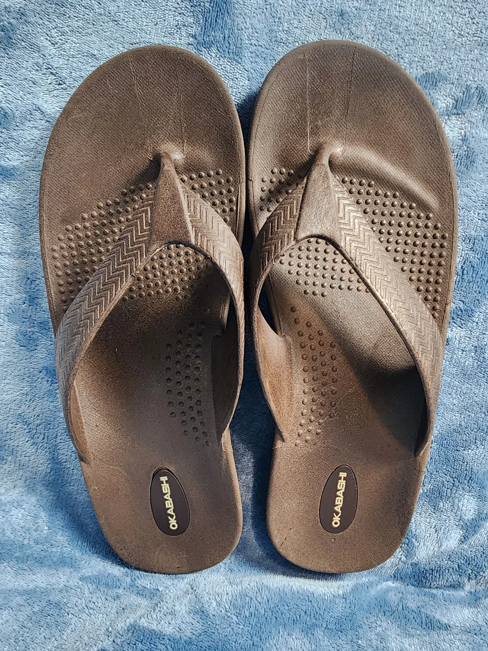 Okabashi Men's Brown Flip Flop Sandals with Textured Straps